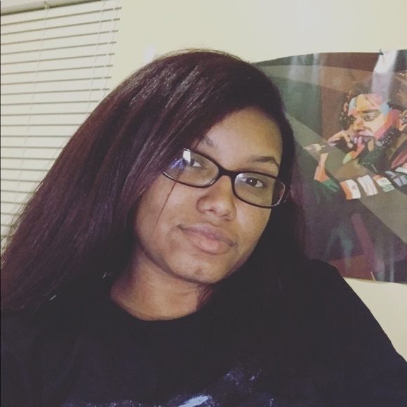 Meet your Posher, Melissa - Picture 1 of 4